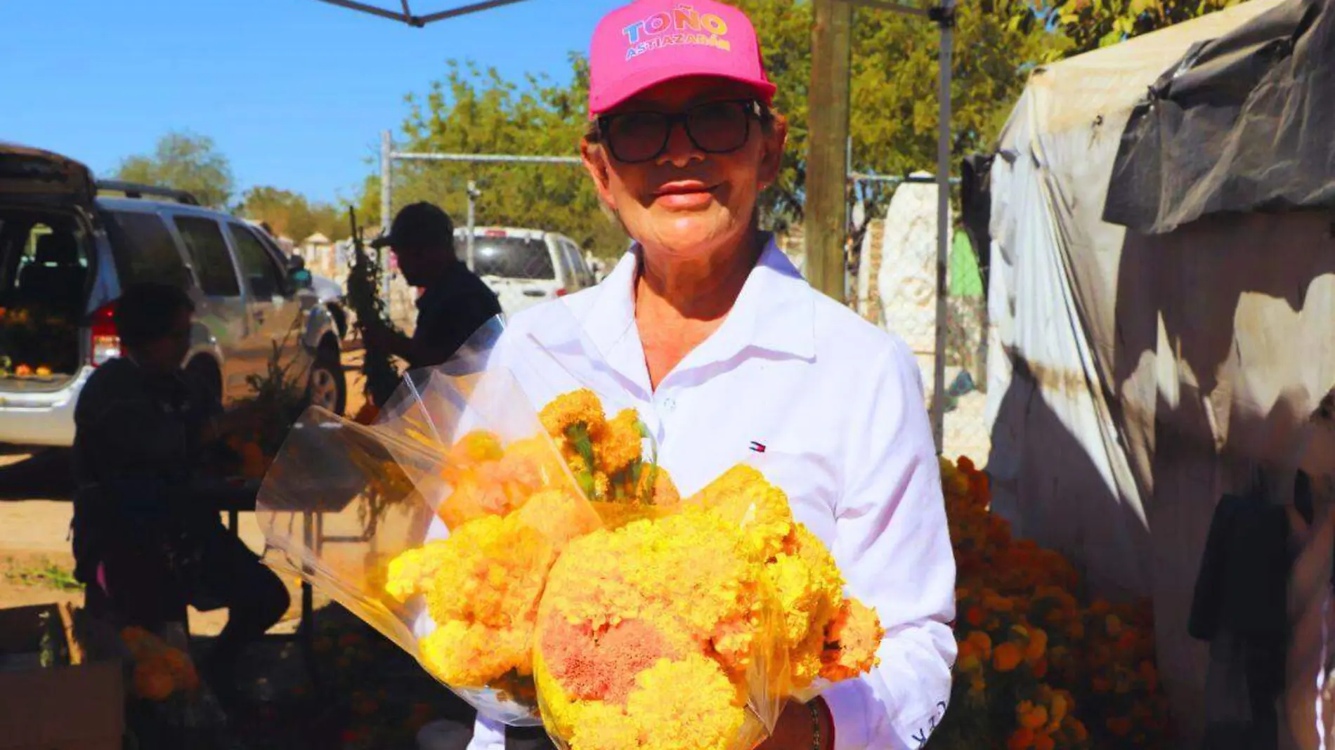 Carmen Ahumada flor de cempásuchil